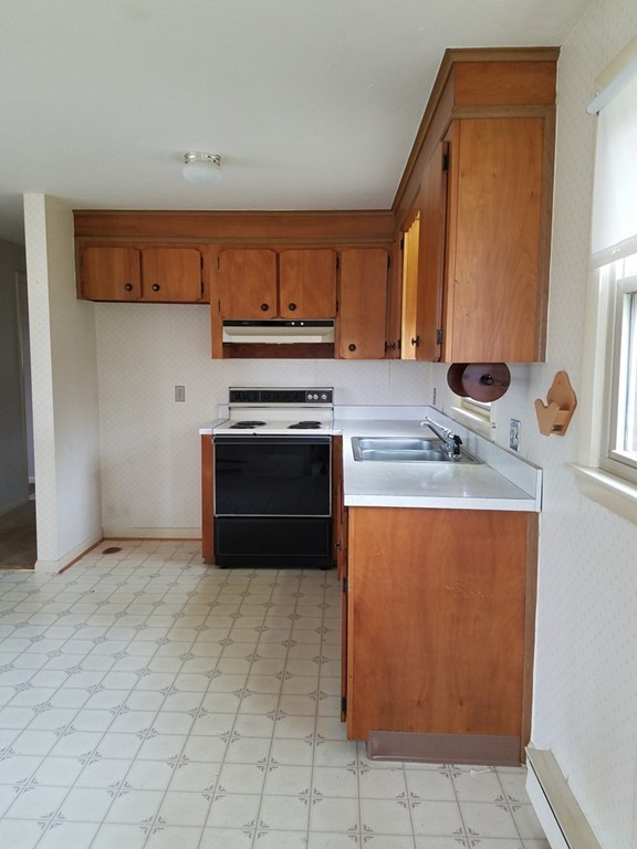 529 Cooper Road Northbridge, MA 01534 - Photo 5 of 14