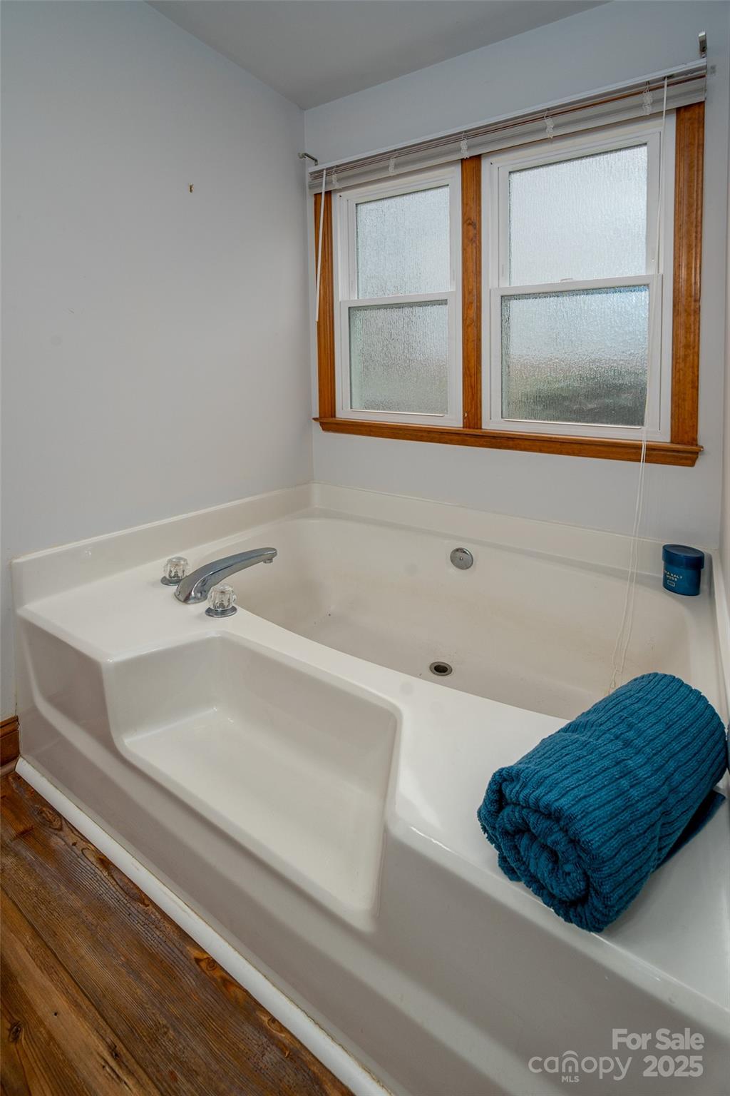 6045 Burnt Mill Run Matthews, NC 28104 - Photo 14 of 32 a bathroom with a sink and a mirror