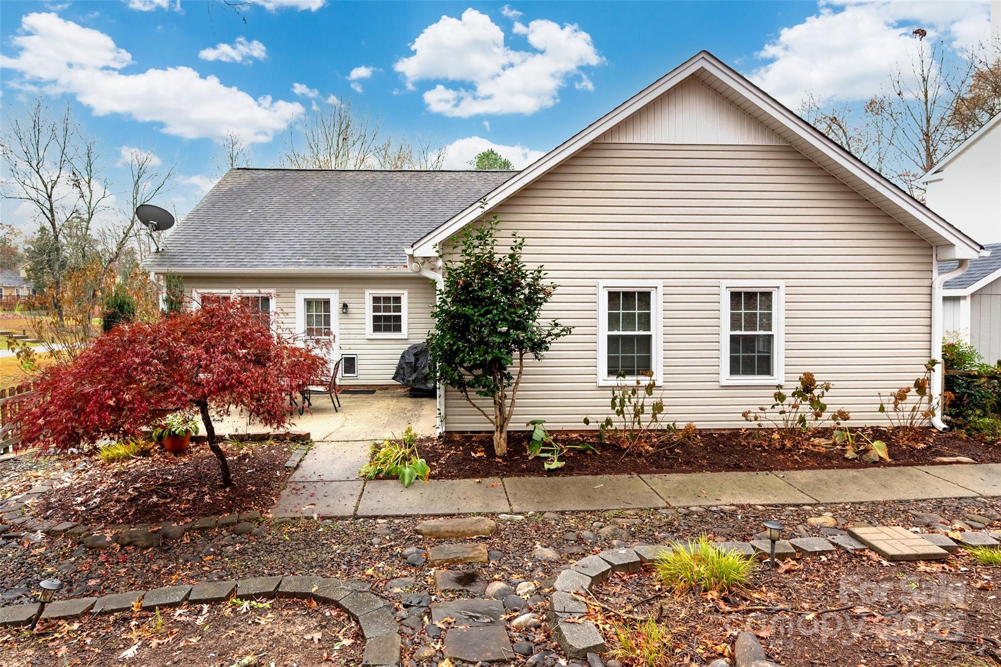 6045 Burnt Mill Run Matthews, NC 28104 - Photo 26 of 32 a view of a house with swimming pool and sitting area
