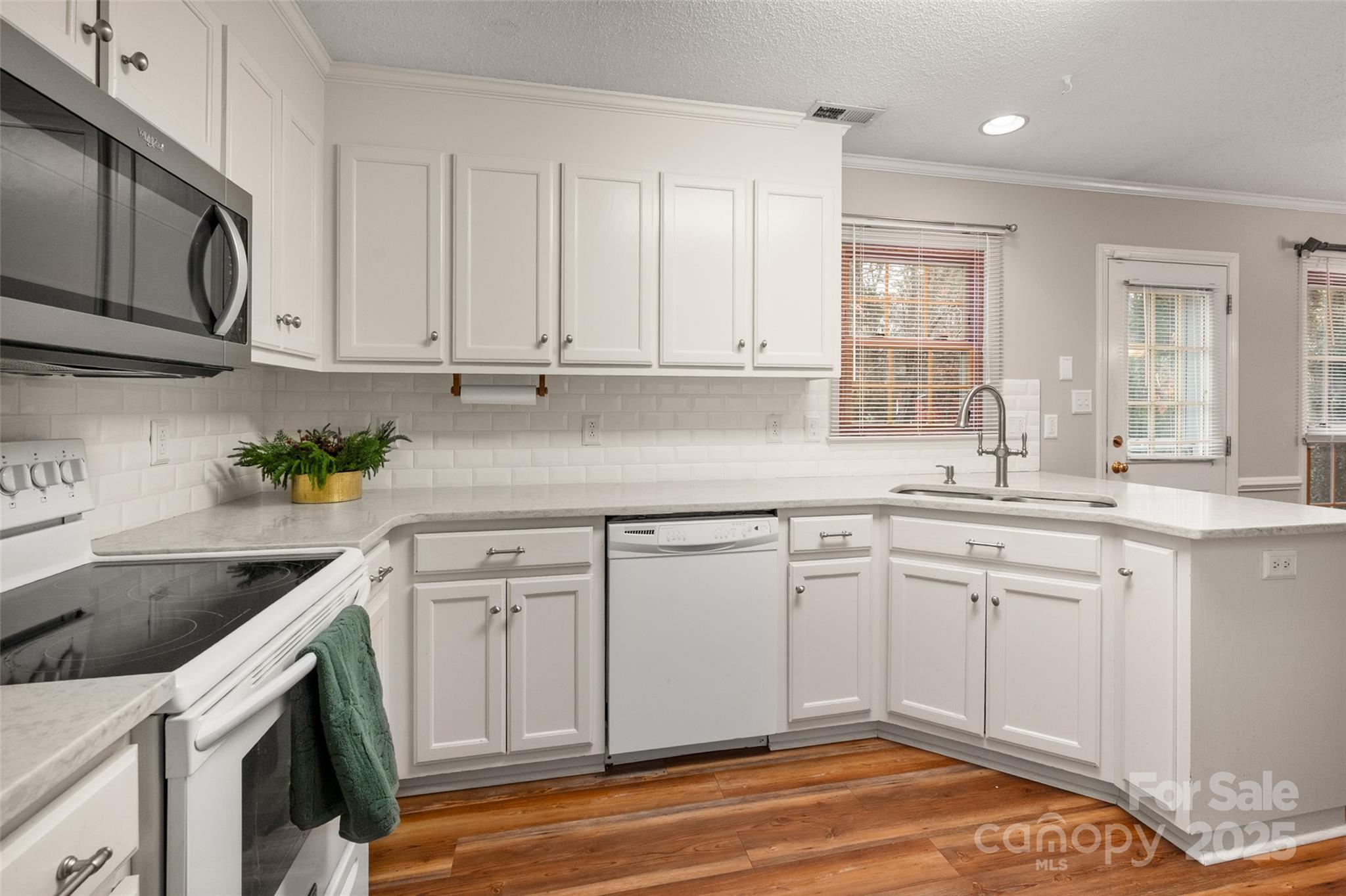 6045 Burnt Mill Run Matthews, NC 28104 - Photo 10 of 32 a kitchen with appliances cabinets and a sink