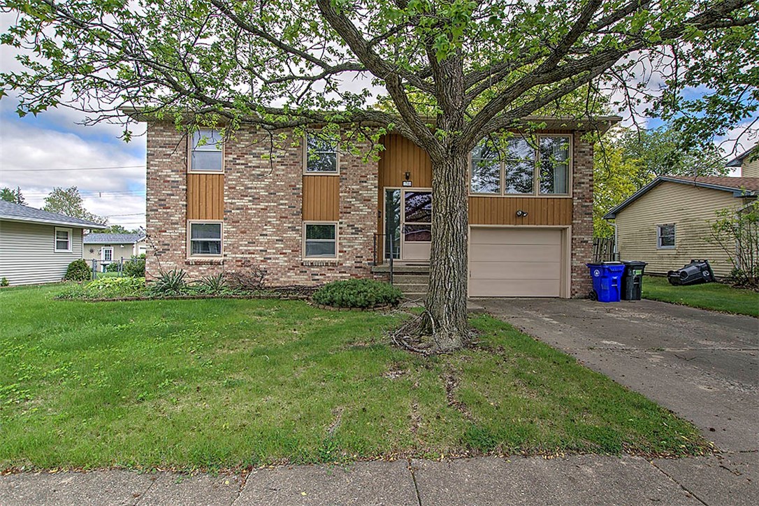 1744 North Oakcrest Avenue Decatur, IL 62526 - Photo 1 of 24 Gallery Image 1