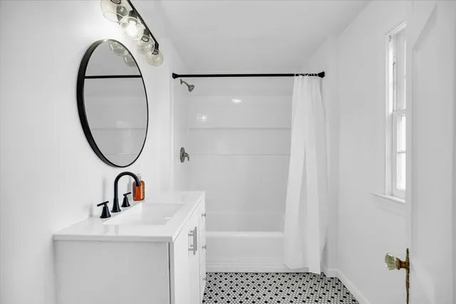 $3,050 | 1212 West Healey Street, Champaign, IL 61821