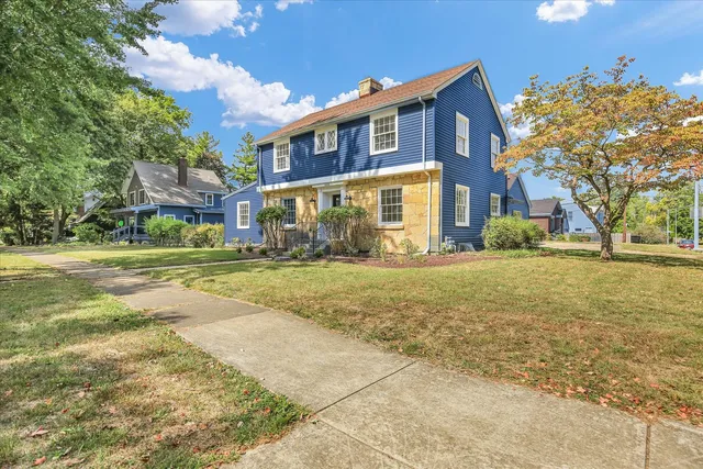 $3,050 | 1212 West Healey Street, Champaign, IL 61821