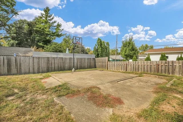 $3,050 | 1212 West Healey Street, Champaign, IL 61821