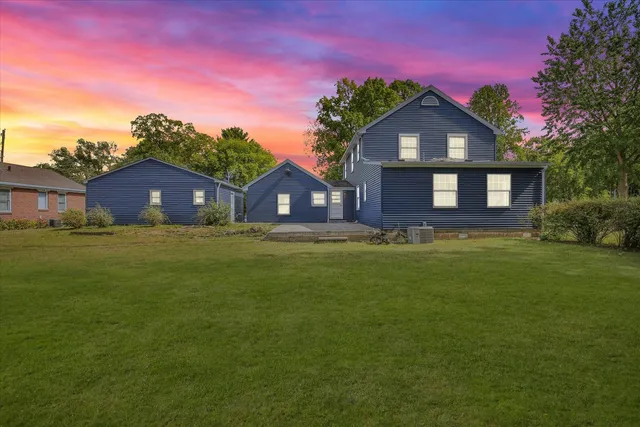 $3,050 | 1212 West Healey Street, Champaign, IL 61821