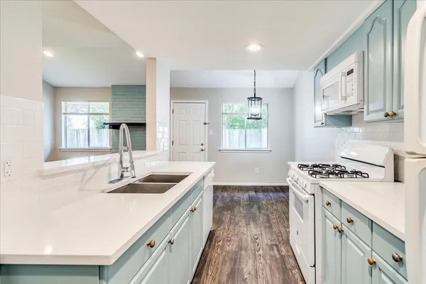 $1,400 | 408 Vista W Court, Unit A, Bastrop, TX 78602