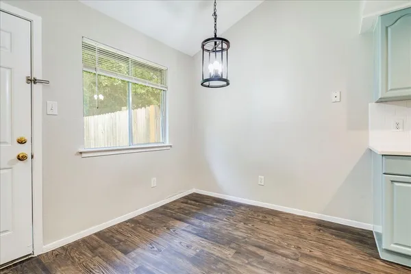 $1,400 | 408 Vista W Court, Unit A, Bastrop, TX 78602