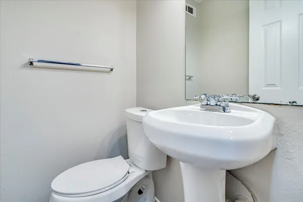 $1,400 | 408 Vista W Court, Unit A, Bastrop, TX 78602