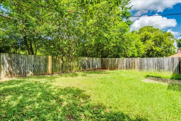 $1,400 | 408 Vista W Court, Unit A, Bastrop, TX 78602