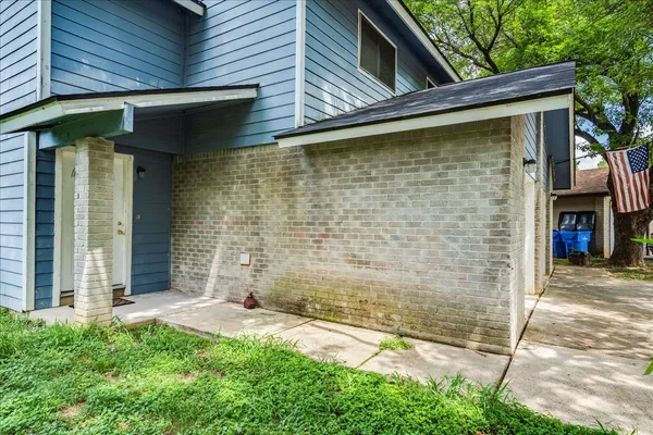 $1,400 | 408 Vista W Court, Unit A, Bastrop, TX 78602