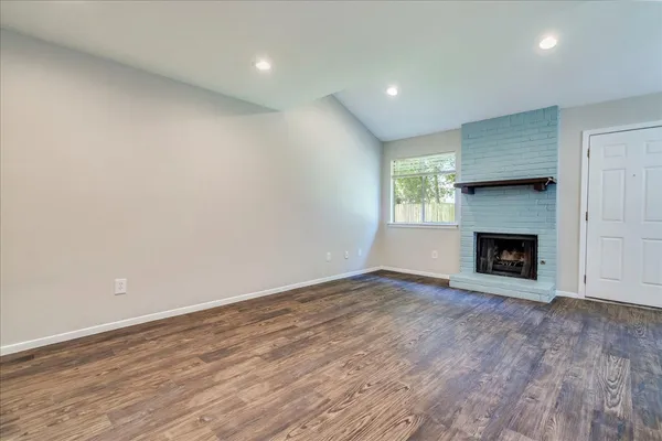 $1,400 | 408 Vista W Court, Unit A, Bastrop, TX 78602