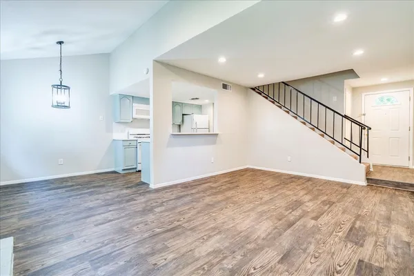 $1,400 | 408 Vista W Court, Unit A, Bastrop, TX 78602