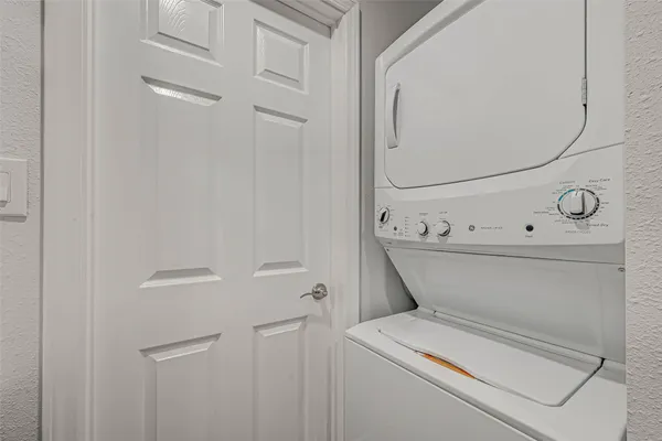 a close up view of a washer and dryer