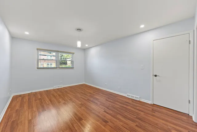 $2,950 | 1000 East Callero Circle, Unit 1, Mount Prospect, IL 60056