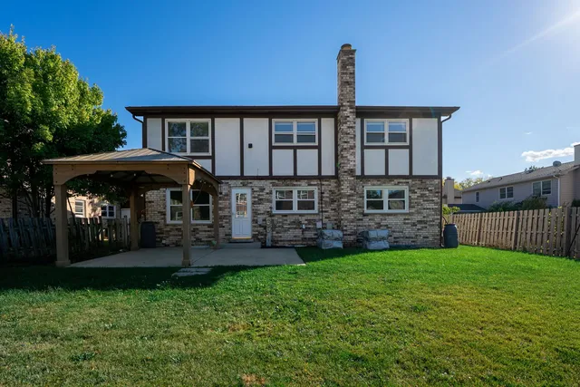 $2,950 | 1000 East Callero Circle, Unit 1, Mount Prospect, IL 60056