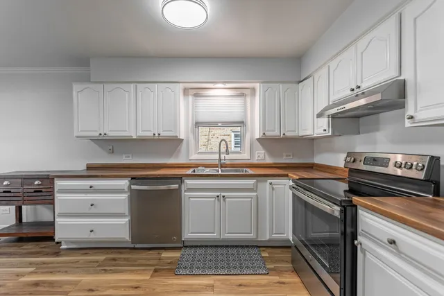 $2,950 | 1000 East Callero Circle, Unit 1, Mount Prospect, IL 60056