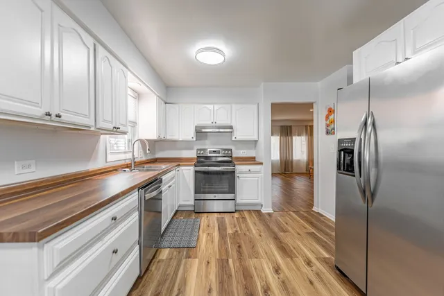 $2,950 | 1000 East Callero Circle, Unit 1, Mount Prospect, IL 60056