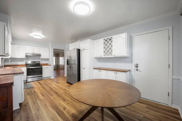 $2,950 | 1000 East Callero Circle, Unit 1, Mount Prospect, IL 60056