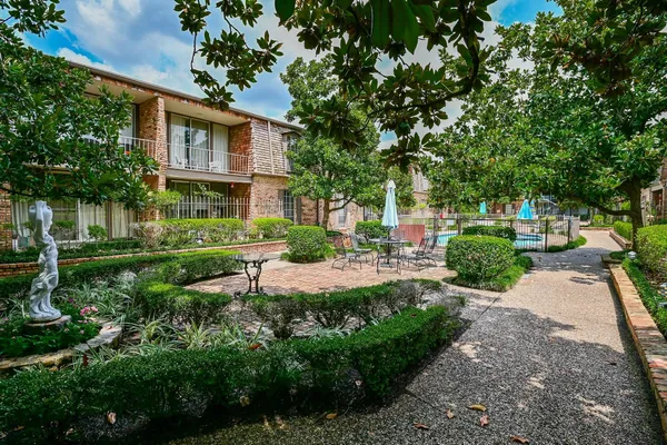 $1,950 | 5353 Institute Lane, Unit 12, Houston, TX 77005