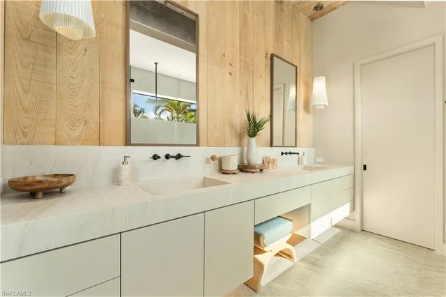 $6,700,000 | 1100 Sandpiper Street, Naples, FL 34102