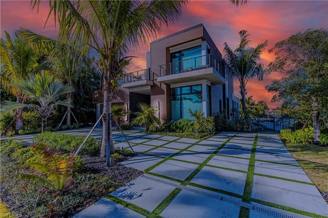 $6,700,000 | 1100 Sandpiper Street, Naples, FL 34102