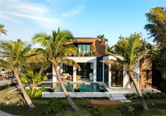 a view of an house with backyard space and balcony