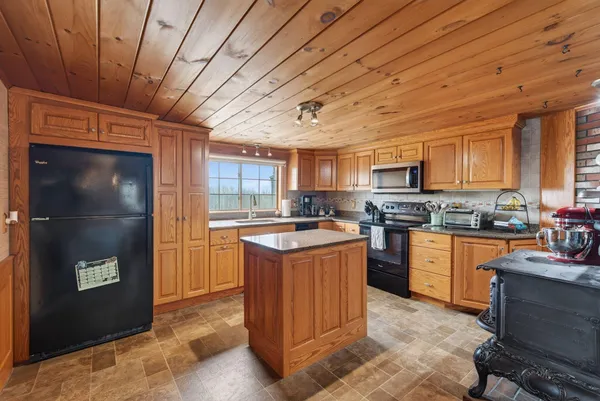 $620,000 | 307 Highway 41, Winthrop, ME 04364