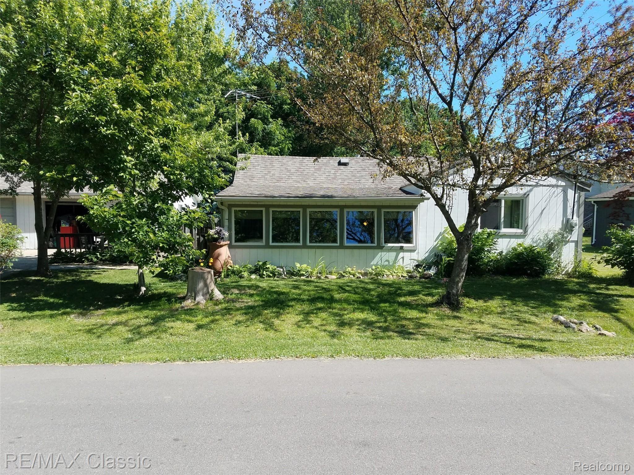 3587 Alida Avenue Rochester, MI 48309 - Photo 13 of 21 Alida south side.jpg