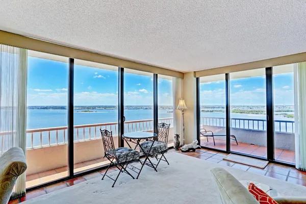$7,500 | 5510 North Ocean Drive, Unit 17D, Singer Island, FL 33404