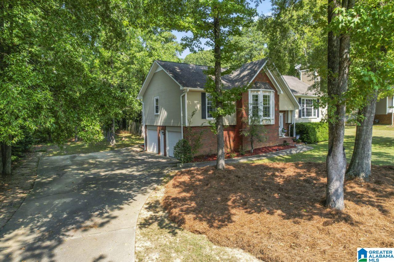 141 Mallard Pointe Drive Pelham, AL 35124 - Photo 3 of 40