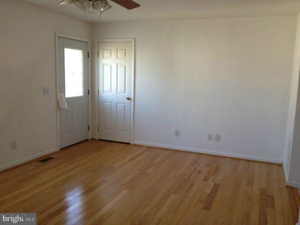 2427 Meadow Road Baltimore, MD 21222 - Photo 8 of 25 Living Room
