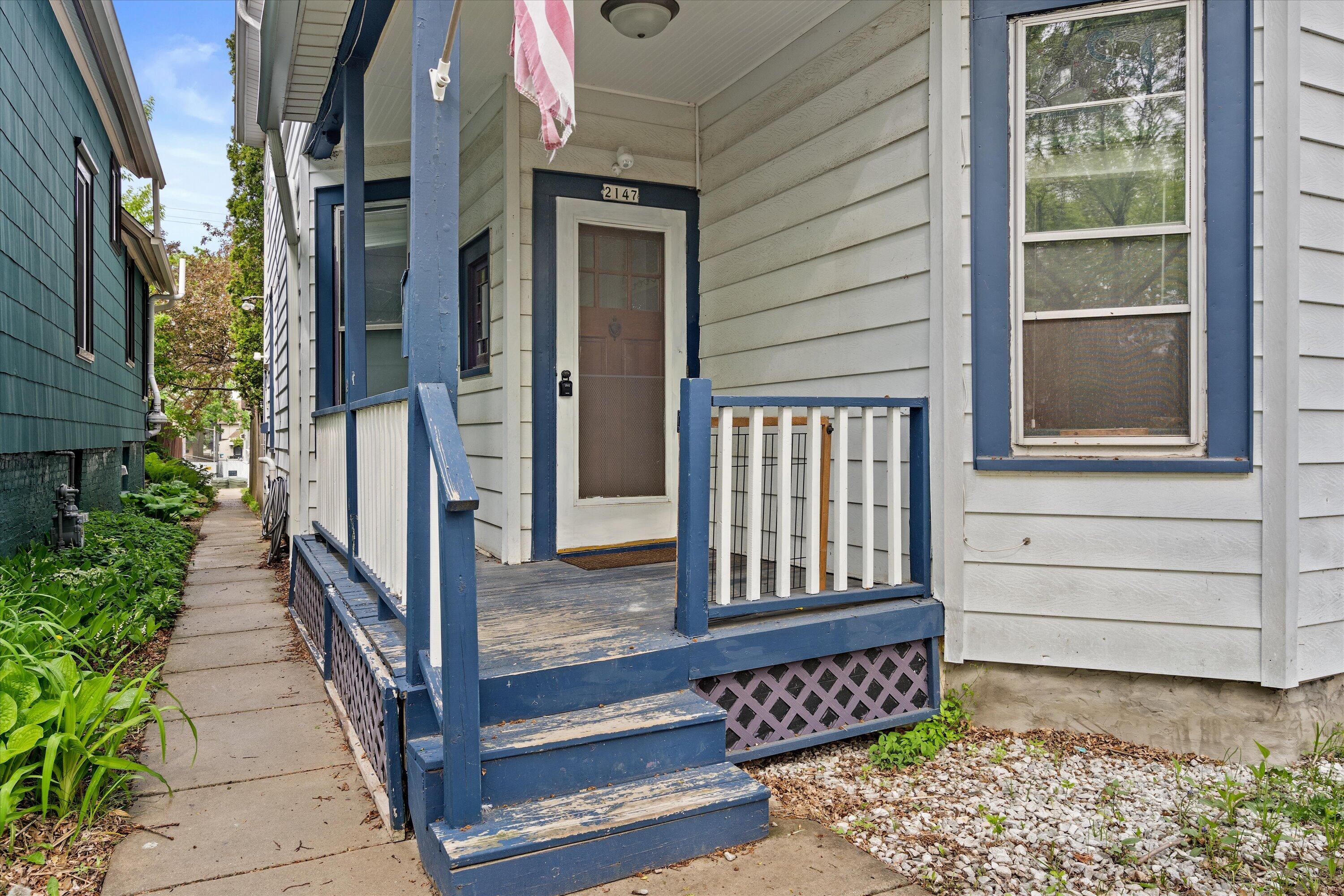 2147 South Mound Street, Unit 2147A Milwaukee, WI 53207 - Photo 3 of 26 32-DSC06018