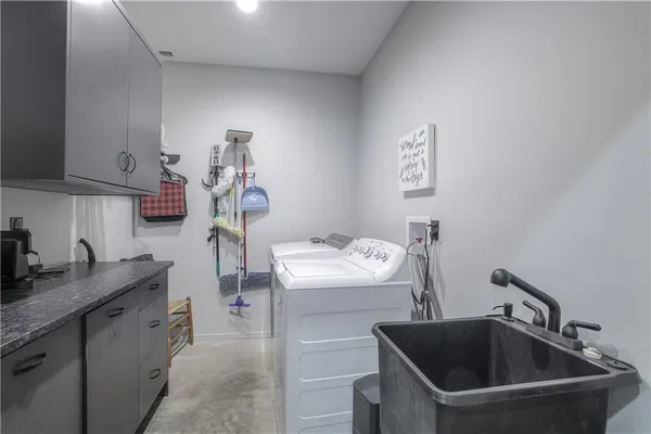 $484,900 | 105 Hebar Street, East Lynne, MO 64743