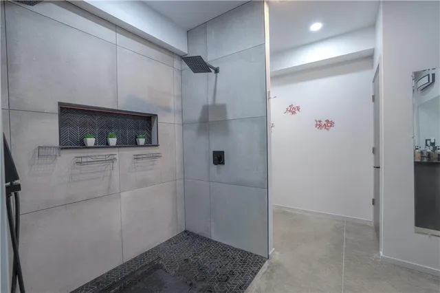 $520,000 | 105 Hebar Street, East Lynne, MO 64743