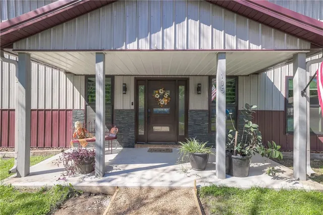 $520,000 | 105 Hebar Street, East Lynne, MO 64743