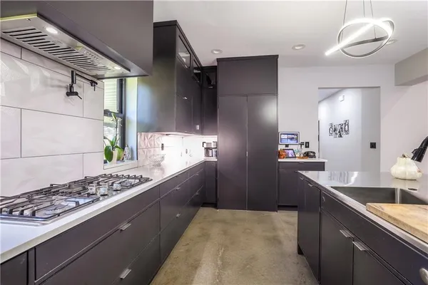 $484,900 | 105 Hebar Street, East Lynne, MO 64743