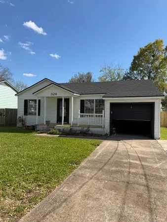 $1,800 | 326 East 1st Street, Deer Park, TX 77536