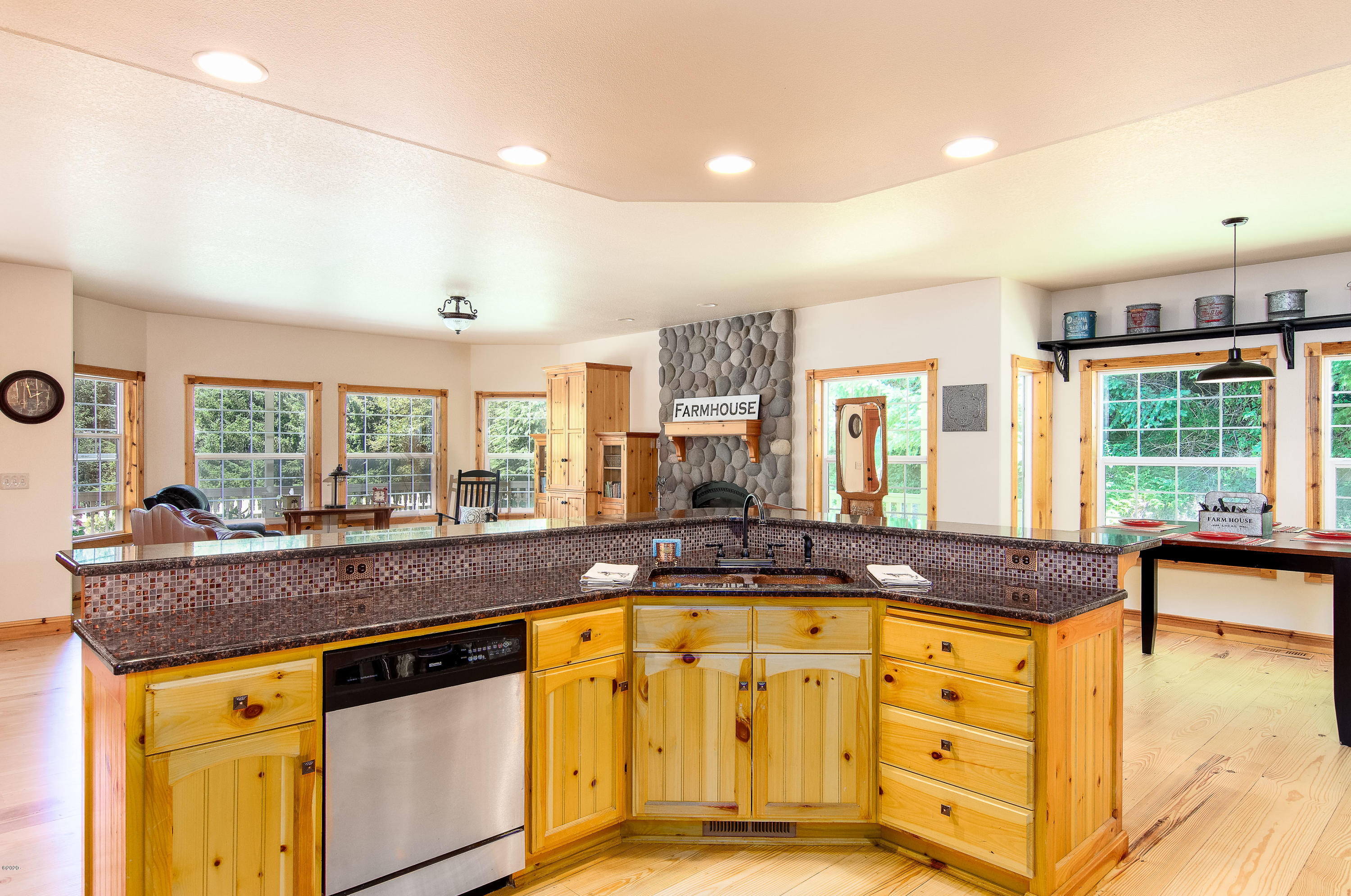 2536 Nashville Road Eddyville, OR 97343 - Photo 14 of 39 Custom Kitchen w/ granite countertops