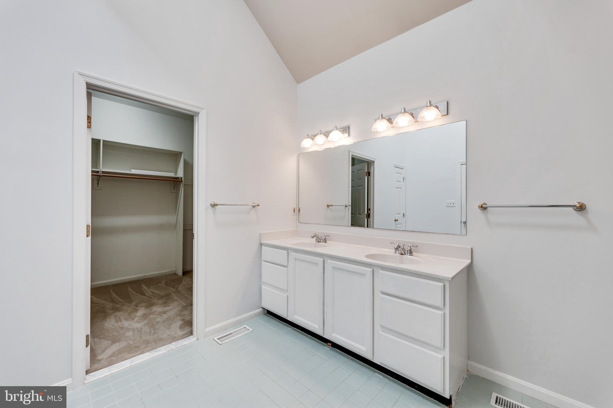 3517 Surrey Drive Alexandria, VA 22309 - Photo 29 of 62 Large Master Bathroom