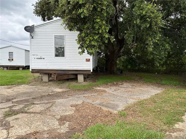 $950 | 177 Wildwood Drive, Buras, LA 70041