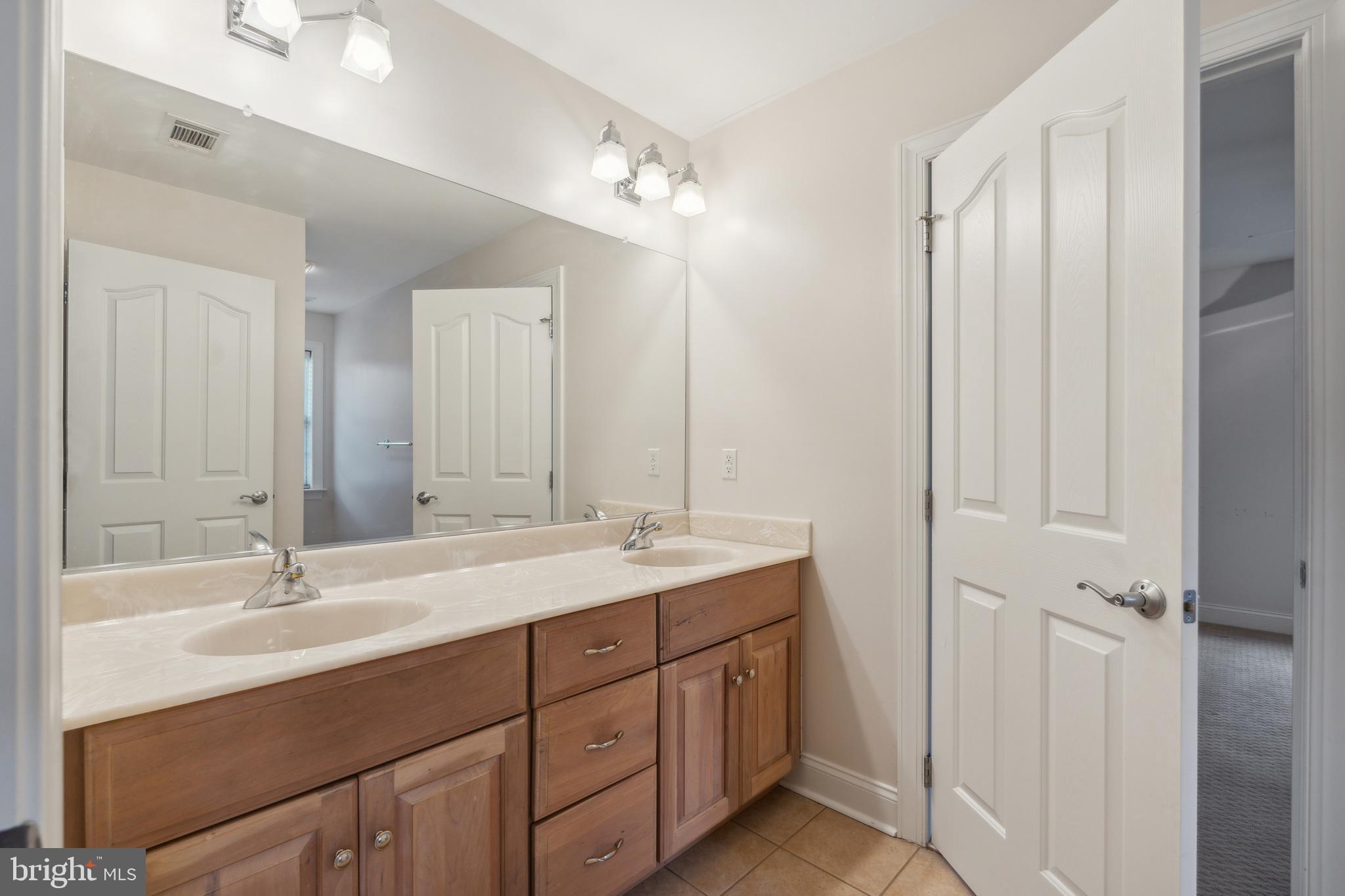 3436 Basford Road Frederick, MD 21703 - Photo 25 of 39 Jack and Jill Full Bathroom