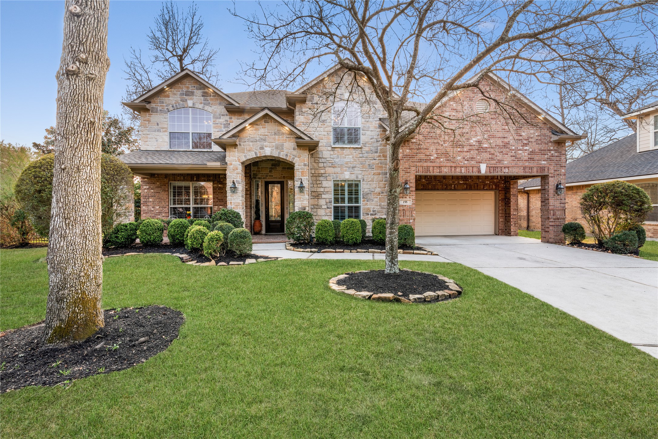 155 South Arrow Canyon Circle Spring, TX 77389 - Photo 3 of 49 This marvelous home is situated on a corner lot. The elevation has a consistent, thoughtful design that makes the home look captivating and harmonious.