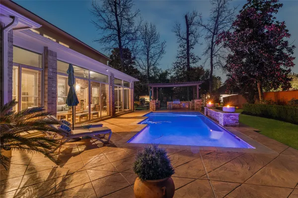$975,000 | 155 South Arrow Canyon Circle, Spring, TX 77389