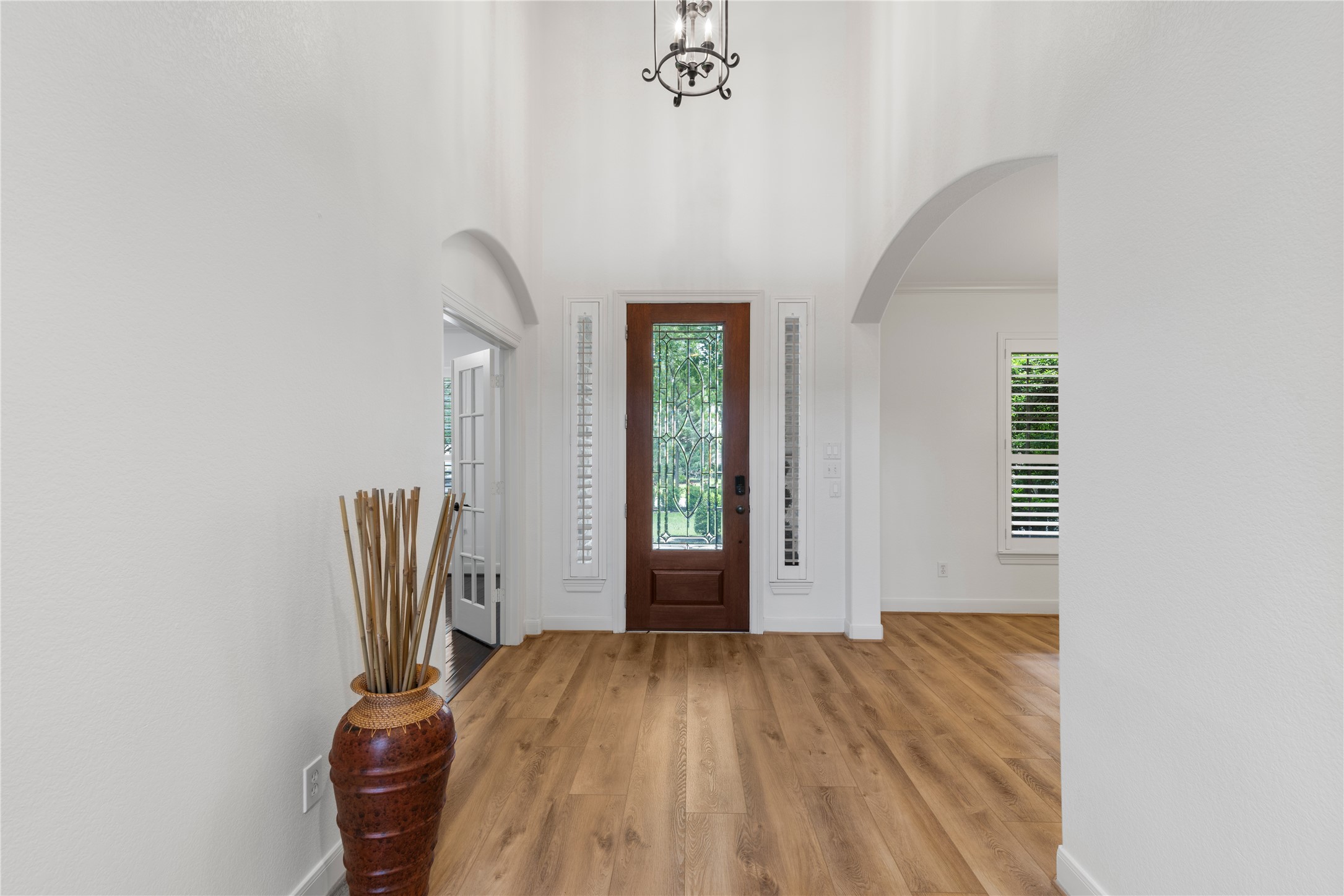 155 South Arrow Canyon Circle Spring, TX 77389 - Photo 5 of 49 a view of front door with furniture and a window