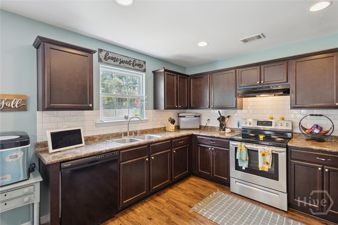 114 Bridgewood Drive Springfield, GA 31329 - Photo 11 of 38