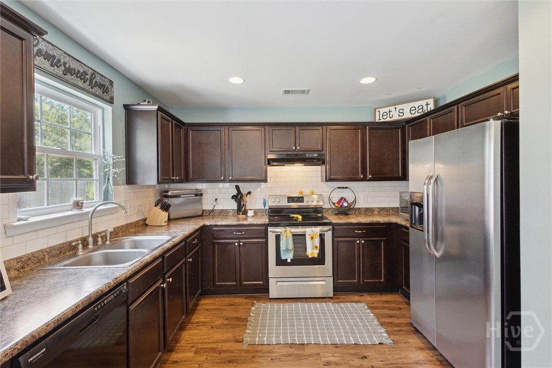 114 Bridgewood Drive Springfield, GA 31329 - Photo 10 of 38