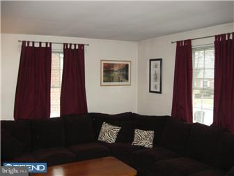 210 Watson Road Sharon Hill, PA 19079 - Photo 4 of 12 Living Room
