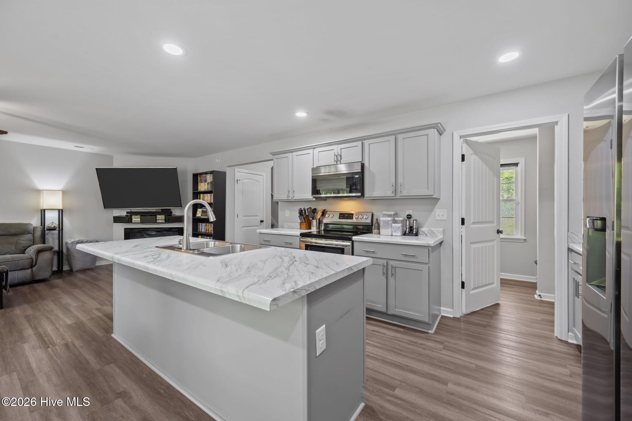 113 Harris Creek Loop Road Jacksonville, NC 28540 - Photo 13 of 47 28-web-or-mls-_RAD4948
