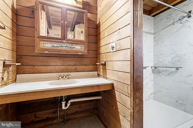 $750,000 | 1304 Wakemans Grove Road, Edinburg, VA 22824