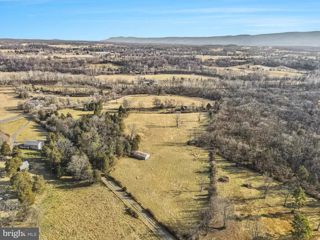 $750,000 | 1304 Wakemans Grove Road, Edinburg, VA 22824